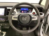 オーディオのチャンネル変更やボリュームなどの操作スイッチの他にレフトセレクターホイールがついています。中央部を指先で上下に動かすことで、マルチインフォメーション・ディスプレイの各表示が確認できます。