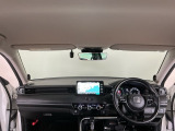 【前方視界】開放的な前方視界!運転がしやすく疲れにくいです♪窓が大きく、見通しがとっても良いおクルマですよ♪