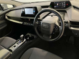運転席周りのレイアウトをご覧ください。ナビゲーションが綺麗に装着されすっきり収まってますね!
