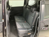 後部座席の写真になります。広いので運転も快適ですよ!