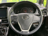 【純正革巻きステアリング】上質な革を使用することで、手にしっかり馴染みとても運転しやすいハンドルです♪