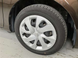タイヤサイズは185/60R15!残り溝は5ミリ程度!(右フロントタイヤ)