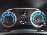 昼夜を問わず視認性に優れたファインビジョンメーター採用、各種の車両情報や航続可能距離・燃費情報なども表示する4.2インチ液晶ドライブアシストディスプレイ搭載です。