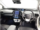 オシャレなインテリアで運転する気分も盛り上がりますよね^^