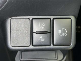 オートマチックハイビームとは、先行車や対向車のライトを認識し、ハイビームとロービームを自動で切り替える機能です。夜道の視界を確保します。詳細は販売店スタッフまでおたずねください。