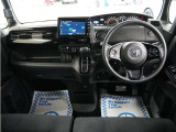 運転にかかわる様々な操作を安全に行えるように視点移動が少なく、操作性に配慮されたスイッチ類が凝縮されたコクピットです。