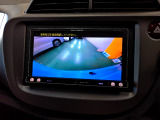 バックカメラの画像です。ガイドラインがスムースな車庫入れをサポートいたします。車庫入れの安心感がアップしますね。