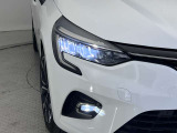 明るいLEDヘッドライトとフォグランプ付き、夜のドライブも安心できます。