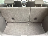 ラゲッジルーム内の凹凸をなくす事でスッキリした広がりを造りだし、荷物がスムーズに出し入れできる気持ちよさ、使い易さを実現!