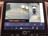 バックカメラの他に上から見下ろしたような画像が見れるアラウンド(全方位)モニター。前後左右を把握できる、すごい機能が装備されています!