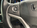 ステアリングにオーディオ操作スイッチが付いています。オーディオ画面に直接タッチしなくても操作が出来ますので、運転に集中できます。