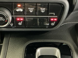 運転席/助手席シートヒーターで寒い日もすぐに温かくなり快適に過ごせます。2段階の温度調整が可能です