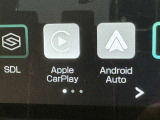 スマホとクルマをつなぐことで、これまでのナビに加えて、いろんなサービスが楽しめます。