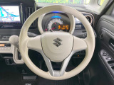インテリアに合わせたデザインのステアリングは、運転される方のことも考え、運転しやすい形状、大きさです。是非一度、実際に触ってお確かめください。