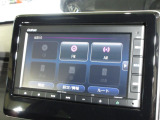 ナビゲーションは純正メモリーナビ(VXM-215Ci)を装着しております。AM、FM、CD、Bluetoothがご使用いただけます。初めて訪れた場所でも安心ですね!