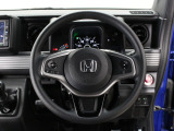 【運転席まわり】Honda独自の設計思想に基づき、自然に手を伸ばした先に操作したいものがあるようレイアウトを追求 !