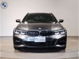 BMW代表的な特徴のキドニーグリル。BMWのすべてのモデルに採用され、BMWらしさを強調しております。
