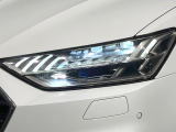 ●LEDハイビームが多数独立で存在し、ハイビーム時に対向車や前方を走る車の部分をロービームに切り替えが可能!!シーケンシャルウインカーも装備!!