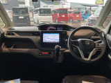 インパネ周りはこのように機能的にまとまっています。クリーニング済みで室内もキレイです。