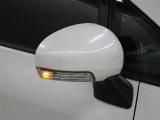 サイドターンランプ付きドアミラー。車両のドレスアップと右左折時の被視認性を兼ね備えたお洒落なミラーです。