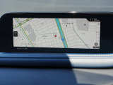 マツダコネクトの8.8インチワイドセンターディスプレイです。『Android Auto』『Apple CarPlay』や独自のコネクテッドサービスに対応したインターフェイスシステムです。