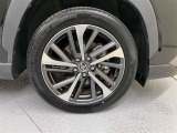 純正アルミホイール付きです。タイヤサイズは225/50R18になります。