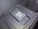12V電源ソケットを設置しております。周辺機器の充電にご利用頂けます。