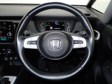 ステアリングからスムーズに持ちかえられるインパネシフトを採用。