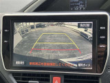【バックモニター】バックカメラが装着されています。車庫入れが苦手な方もこれがあれば安心ですね
