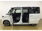 開口部が広く、乗り降りのしやすいお車です