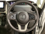 ハンドルにHondaセンシング系のクルーズコントロールやレーンキープアシストなどのスイッチと、オーディオの操作スイッチが装備されています。ハンドルから手を離さず安全に操作できます。