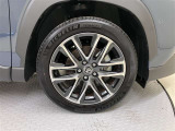 純正アルミホイール付きです。タイヤサイズは225/50R18になります。