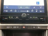 オートエアコンは温度を設定するだけで、自動で風量などを設定してくれます。運転しながら操作も必要ないので、安全性も向上します。