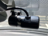ドライブレコーダーは運転時はもちろんのこと、駐車場内でエンジンを切っている時でも当たった振動を元に電源が自動で入るので当て逃げ防止にもなります。