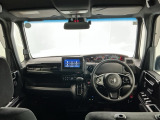 【前方視界】開放的な前方視界!運転がしやすく疲れにくいです♪窓が大きく、見通しがとっても良いおクルマですよ♪