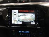 車両を上方から見たような映像をナビ画面に表示するパノラミックビューモニターです。