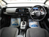 運転にかかわる様々な操作を安全に行えるように視点移動が少なく、操作性に配慮されたスイッチ類が凝縮されたコクピットです。