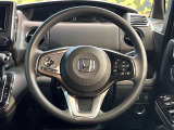 インテリアに合わせたデザインのステアリングは、運転される方のことも考え、運転しやすい形状、大きさです。是非一度、実際に触ってお確かめください。