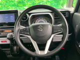 インテリアに合わせたデザインのステアリングは、運転される方のことも考え、運転しやすい形状、大きさです。是非一度、実際に触ってお確かめください。