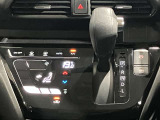 【オートエアコン】操作性と視認性に優れたタッチパネル式!凹凸が少なくサッと拭くだけでお掃除ができます♪