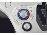 オートエアコンでお好きな温度に設定すれば自動的に温度を調節、車内を快適空間に仕上げてくれます。