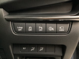 各種機能の切替スイッチは運転席パネル下に集約されています。任意で切り替え可能なため状況に合わせてお使いください。