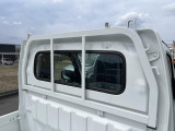 ロープを通して長尺物の積荷をしっかり固定出来るアングルポスト付き