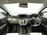 【運転席周り】機能的にまとまった使いやすいレイアウト。座った瞬間からこれからのドライブへの期待感を高めてくれます。