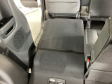 リアシートは簡単に倒すことができるので、ラゲッジルームも広がります。