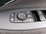 ドアミラーの鏡面の調節、格納は運転席からすべて操作できます!