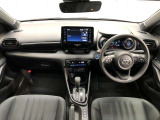 シンプルながら機能性あふれる運転席廻りです。視界性もよく、運転しやすいですよ。