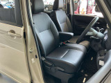 快適に運転できるドライブポジション!シートリフターもあるので無理のない運転姿勢がとれます。