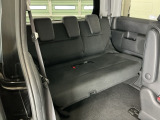 1列目から3列目まで広々大空間です。3列目シートは荷物が多い時や不要な時はアレンジして荷室として使用することが可能で便利に使えます