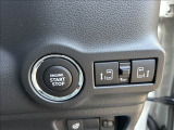 両側の電動スライドドアは運転席からも開閉が可能です。